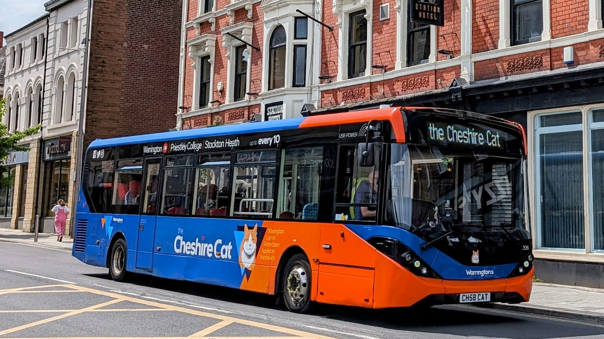 Purring to the Airport 😸

@WarringtonBuses 206 - CH58 CAT in #Altrincham this afternoon working a X5 service heading to #McrAirport.