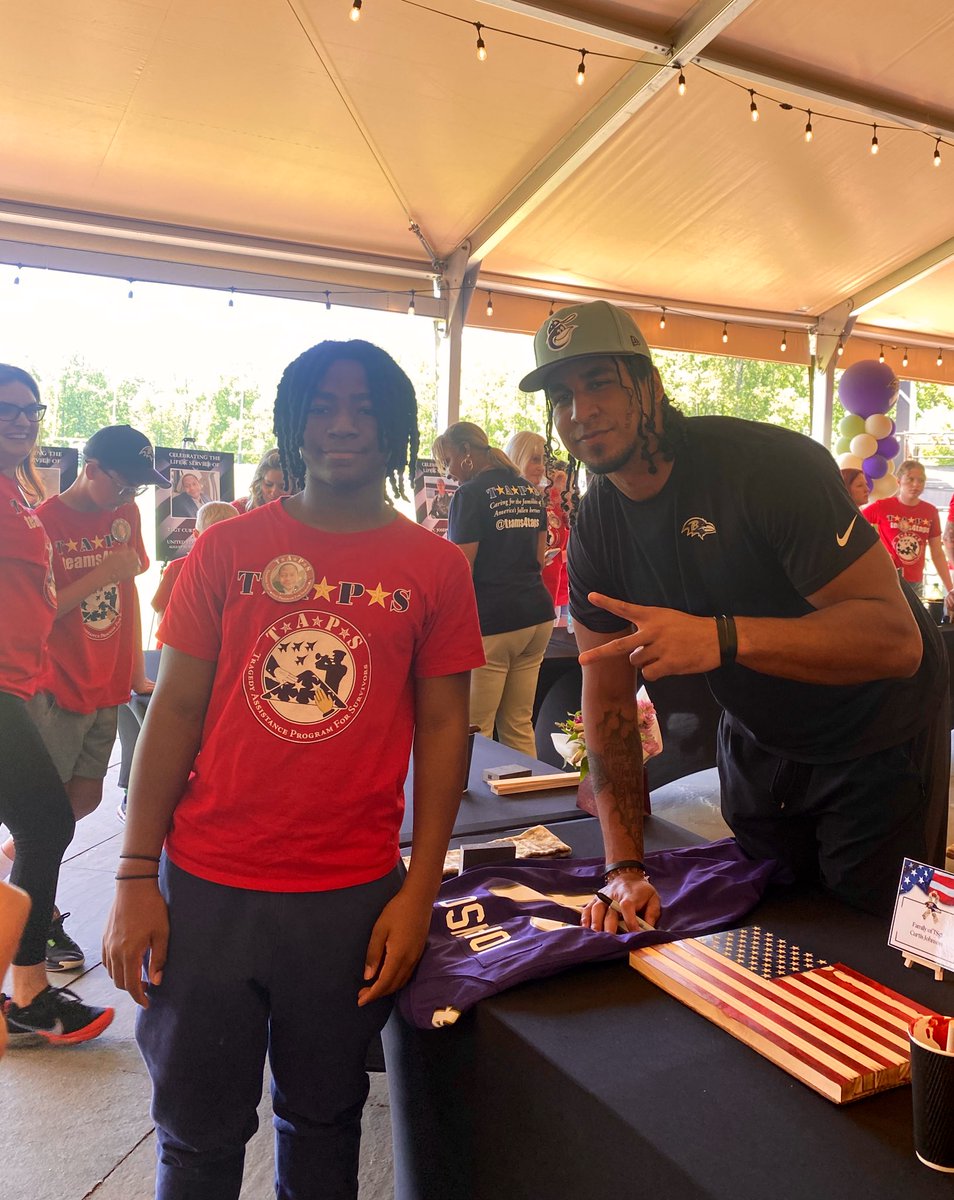 What an amazing day celebrating life & service with the Ravens and @FLAGSofVALOR 🇺🇸🏈 These @TAPSorg families honored their heroes out at their practice facility with some our friends from the team, including Coach Harbaugh. Thank you @Ravens for always making it meaningful 💜🖤