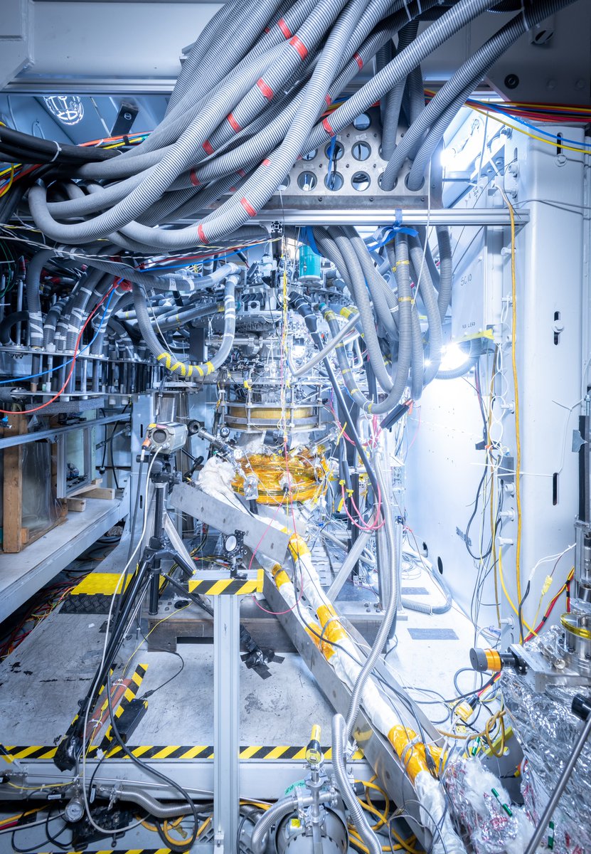 GeneralFusion's tweet image. In 2019, SLiC brought together two key components of our tech—plasma &amp;amp; liquid lithium—demonstrating plasma lifetime is maintained within the game-changing liquid metal wall. It was a critical step forward to validating our practical MTF approach! #TechTuesday #CanadianInnovation