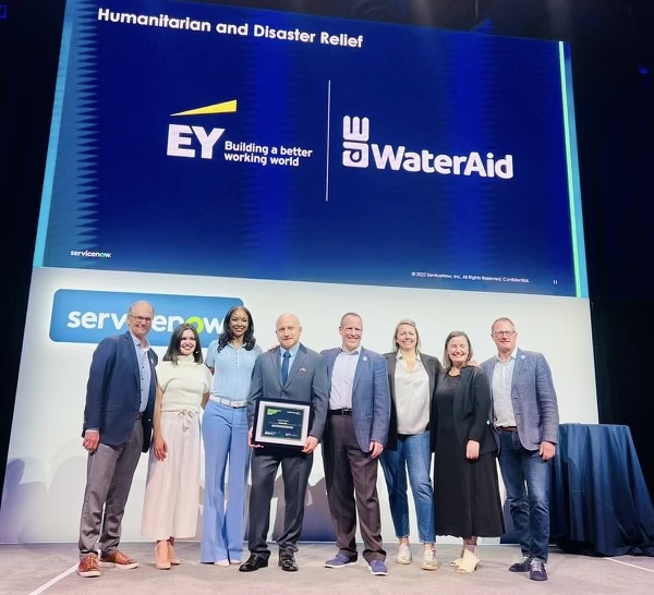 hankprybylski's tweet photo. Had a great time attending @ServiceNow's #Knowledge24, where @WaterAidUK was announced as a winner of the Partnership for Good Grant. With @EYnews as the sponsor of the Humanitarian and Crisis relief award, I’m thrilled that we will be working together for a #BetterWorkingWorld. https://t.co/UlK2muEie6