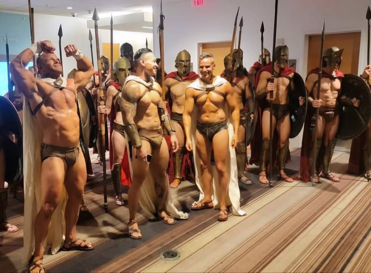 300dcSpartans's tweet photo. All smiles knowing its only 100 DAYS TIL @dragoncon 
#DragonCon2024 #TuesdayMotivation #Spartan #SpartanUp #Workout #Abs #Costume @AtlMarriottMarq https://t.co/S2hKIeSCsq