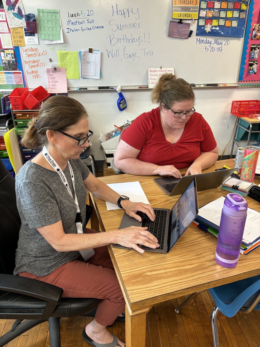 #EveryDayatGPAEA 🧡 Special Education Consultant Carrie Hester & Wapello teacher Kristin Yotter work together on student goals and plan specially designed instruction. #iaedchat