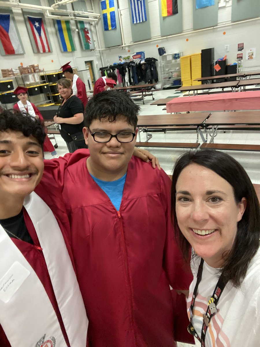 Matyasik220's tweet photo. My favorite day of the year! I am so proud of these students. Go Tigers! @SunnyHill220 https://t.co/B30EVZyWXX