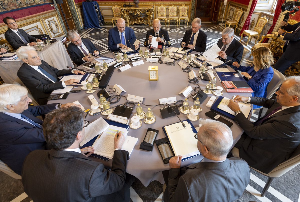 Il Presidente #Mattarella ha presieduto il Consiglio Supremo di #Difesa Il comunicato finale: quirinale.it/elementi/112529 Il video: youtu.be/5JkAwg3TQiA?si…