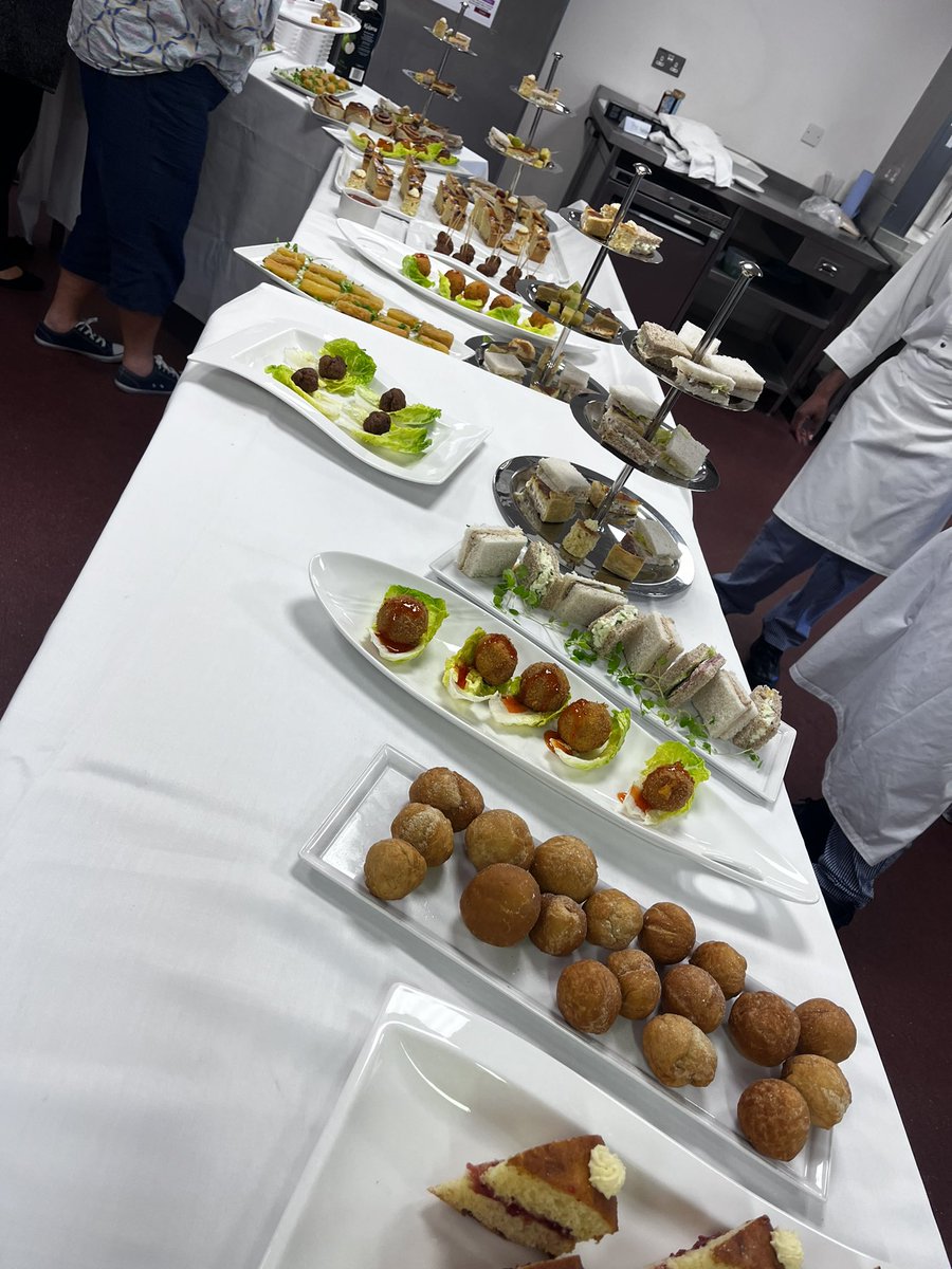 pardeep19922328's tweet photo. Good day at work. Proud of my trainees and I am so passionate about my trade @BritishArmy @UKArmyLogistics 

Are you looking to join the Army as a chef why not apply today @armyjobs #foodphotography #foodie #freshfromscratch https://t.co/OlLCPpfX3P