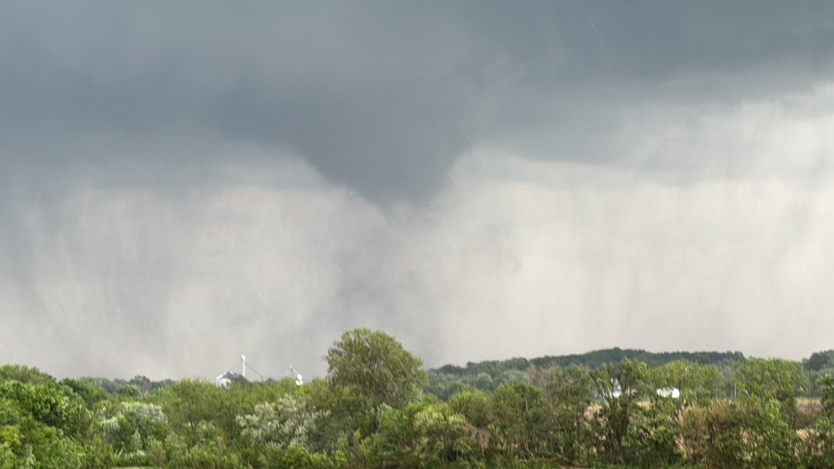 Tornado #3 in Nodaway, Iowa right now! #iaw. @NWSDesMoines
