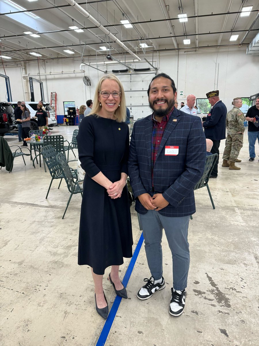 It was an honor to give the keynote at @LaMettrys Military Family Car Donation event. They refurbished & donated a vehicle to @MNNationalGuard Sergeant Amanda Kasten, who in addition to her military service, is a mom & super volunteer. Thank you for your service, Sergeant!🇺🇸