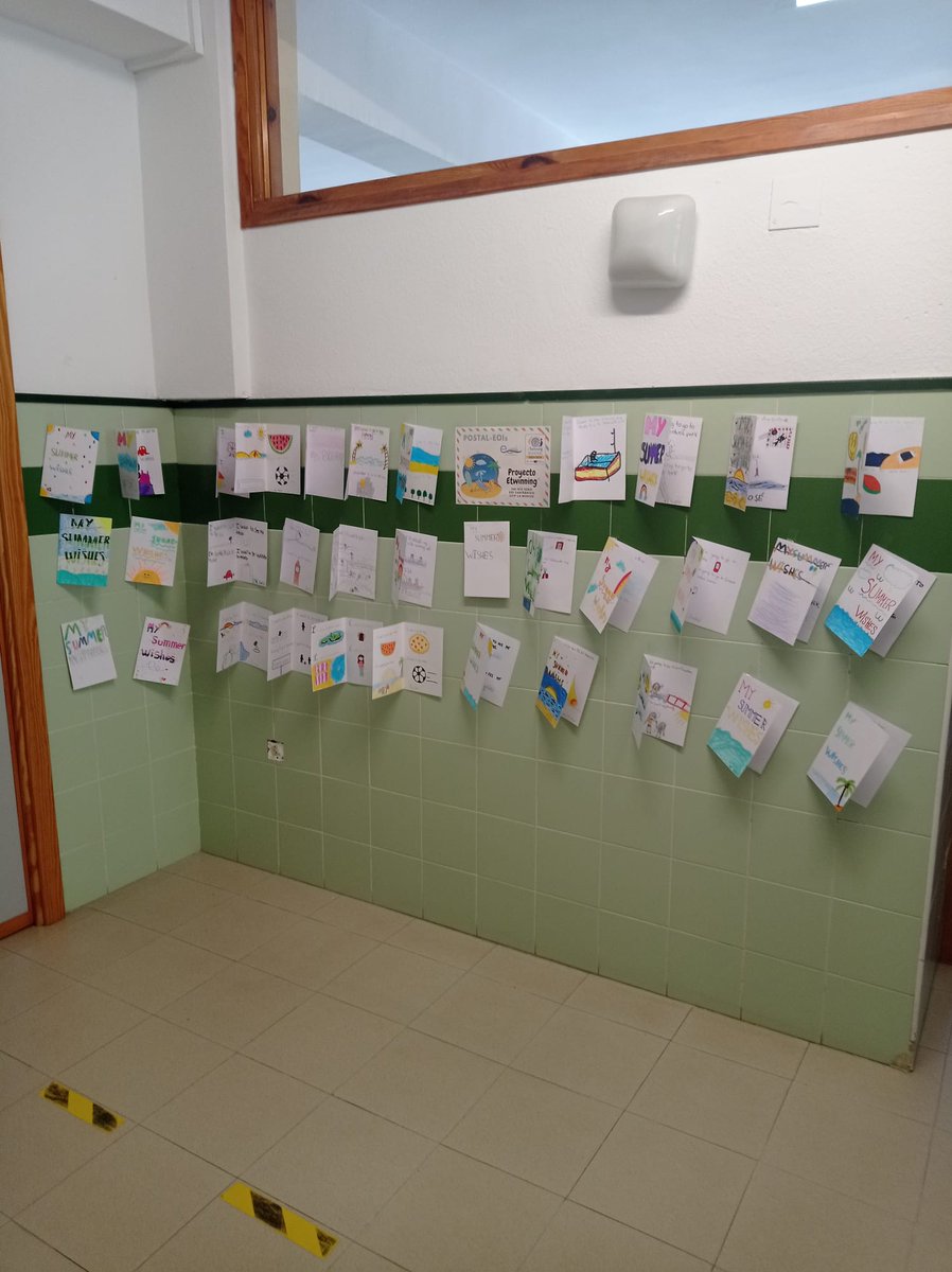 EOIBarbastro's tweet photo. Los departamentos de inglés y francés ya han recibido las postales de verano del alumnado de quinto y sexto de primaria del Ceip La Merced ¡Muy chulas! 😍 #eTwinning #etwinningproject #etwinningschool https://t.co/TAYPJQ5ALu