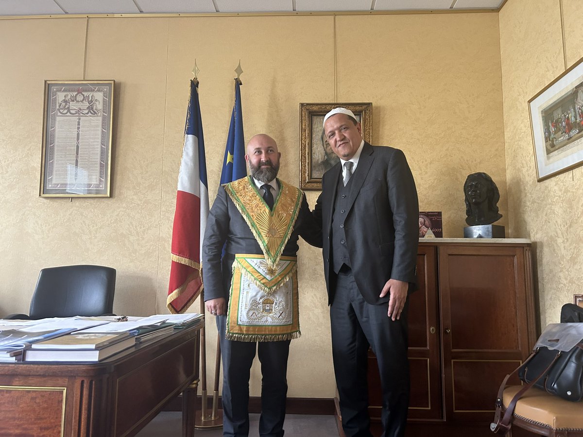 Je tiens à exprimer ma gratitude pour l'honneur qui m'a été fait aujourd'hui en étant invité par le @GODFOfficiel de France et par le Grand Maître @Trichard . Je le remercie chaleureusement de m'avoir accordé l'opportunité de m'exprimer sur l'Islam et la laïcité, en abordant avec