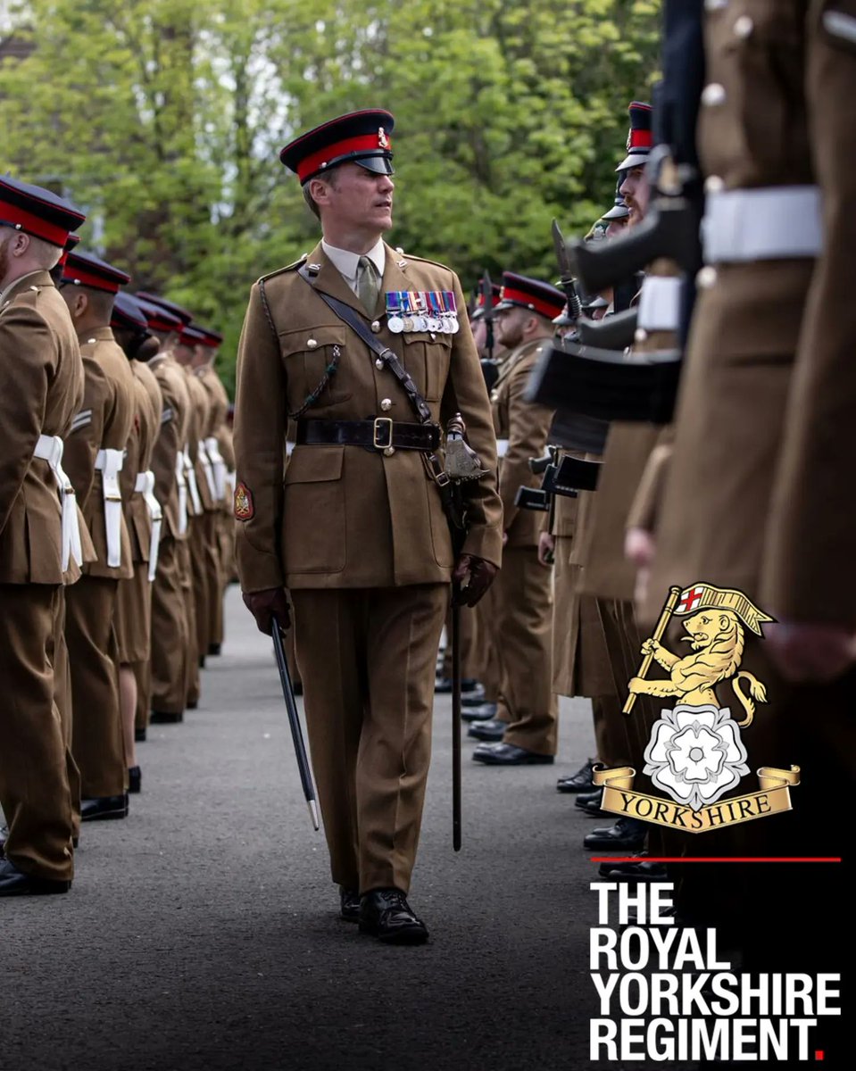 RYORKS_REGT's tweet image. Our Battalions have been busy marching on the parade square as well as in some of Yorkshire&apos;s great towns and Cities. Here you see WO1 RSM &apos;Paddy&apos; Dyson ensuring that our 2nd Battalion parade in Chester ran smoothly with all Soldiers and Officers in the highest possible turn out.