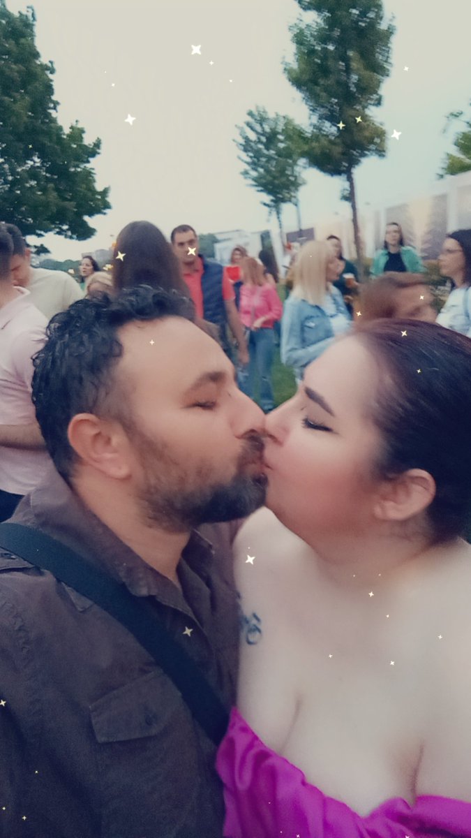 MiaColucci90BGD's tweet image. ... &quot;volaré, oh-oh, cantaré,oh-oh-oh-oh&quot;... 🥰💃🏼🌷🪇🥁🪘🎸💕💕

#GipsyKings
#BelgradeWaterfront
#efinity