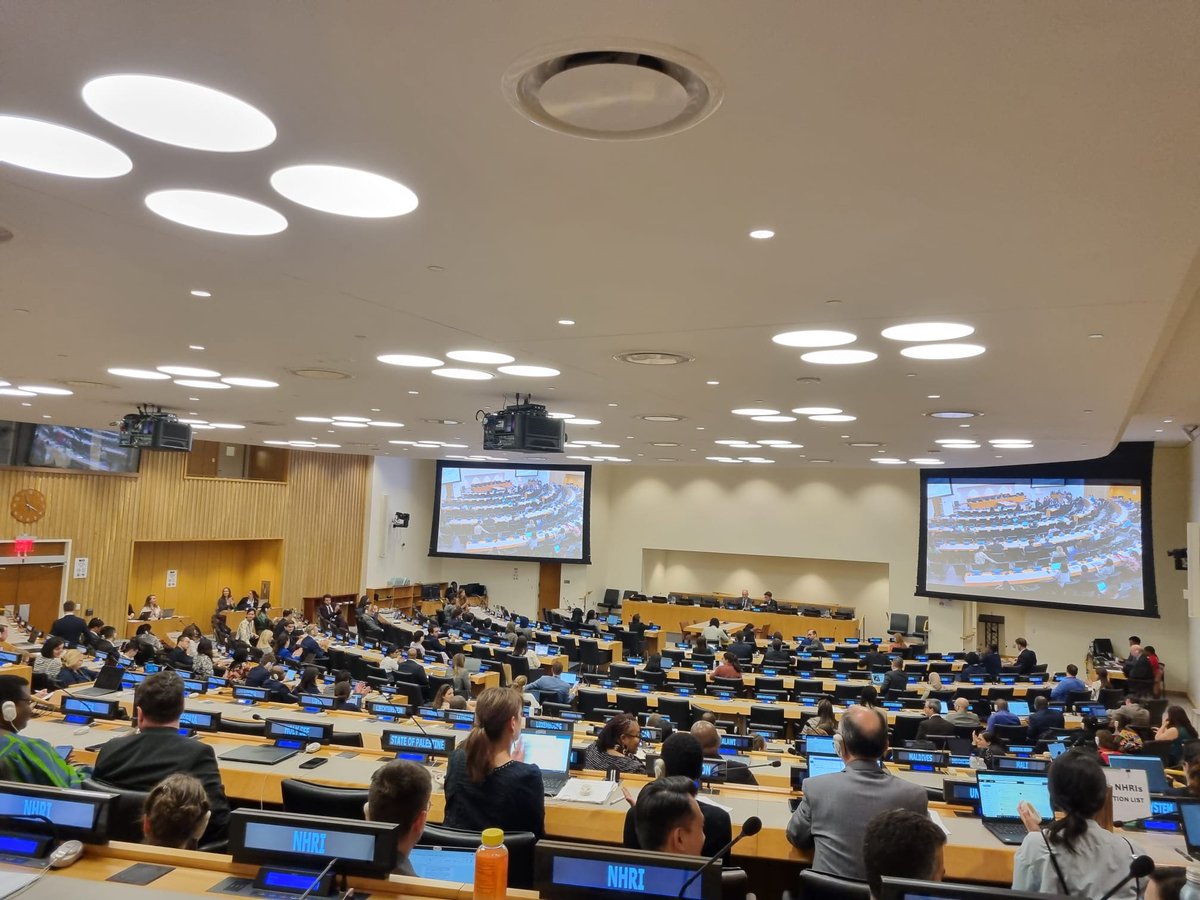 Thrilled to share that <a href="/UN/">United Nations</a> #OEWGA14 's 2nd day ended on a high note: key recomms that include a convention as a way to address gaps in the protections of older people's rights have been adopted by consensus! A key step forward for the human rights OF ALL OF US in older age! 1/3