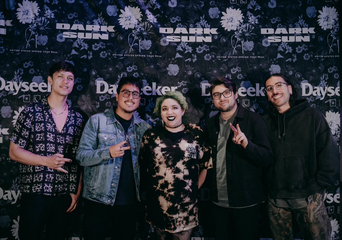 Zollaris_'s tweet photo. Little late to posting this, but still can’t believe this happened. The concert was fantastic 🥰 https://t.co/s7JK4LGQTa