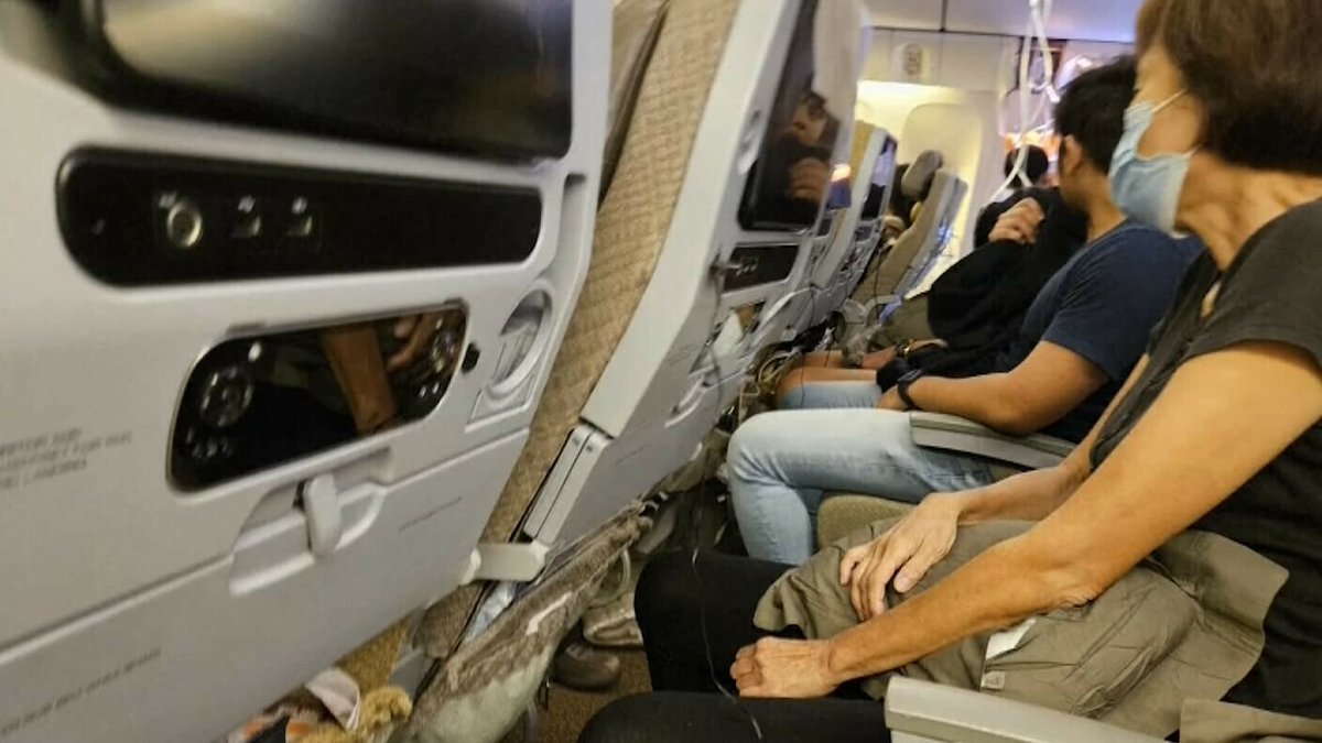 'Projetés au plafond': des passagers racontent les fortes turbulences lors du vol Londres-Singapour l.bfmtv.com/6nFx