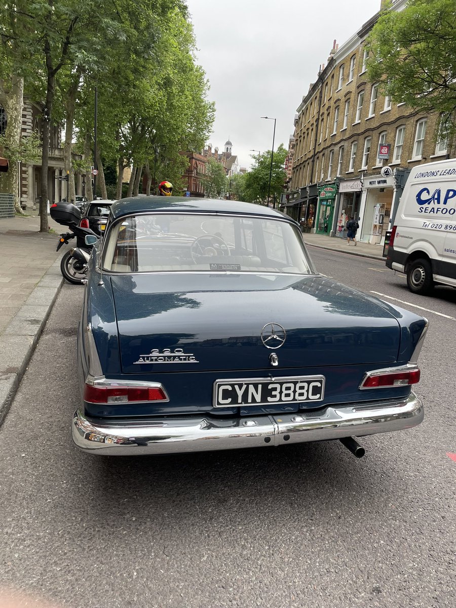 Islington spot this morning, love an old Mercedes too.