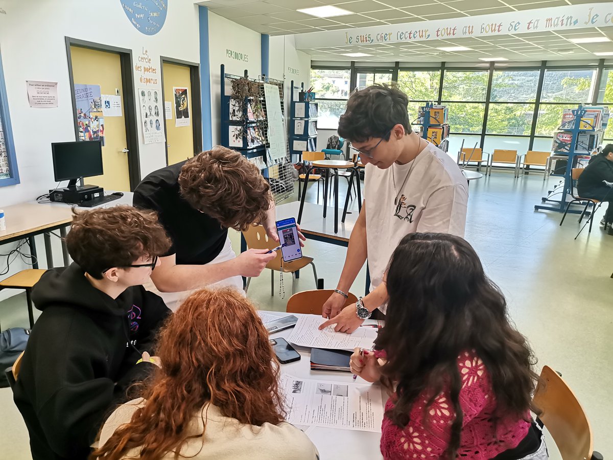 lyceeVdIndy's tweet photo. Les élèves de 1ère et Terminale de #DNL #physique-#chimie en anglais à la rencontre d'une classe de 3e du collège Ventadour à #PRIVAS. Ils ont pu échanger et expérimenter, en anglais, sur les relations entre les sciences et le sport. #Luzzati @UGrenobleAlpes https://t.co/bgTiZ88G0J