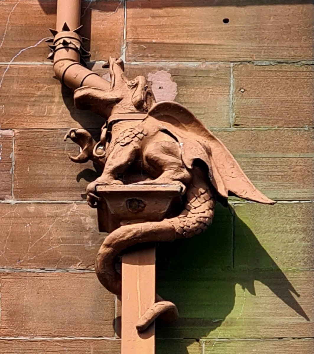 By far my favourite bit of architectural ironwork in Glasgow, and possibly anywhere in the world! It can be found on D.B. Dobson's 1902 Art Nouveau commercial building at 50 Darnley Street in Glasgow. #glasgow #ironwork #dragon #architecture #glasgowbuildings #pollokshields