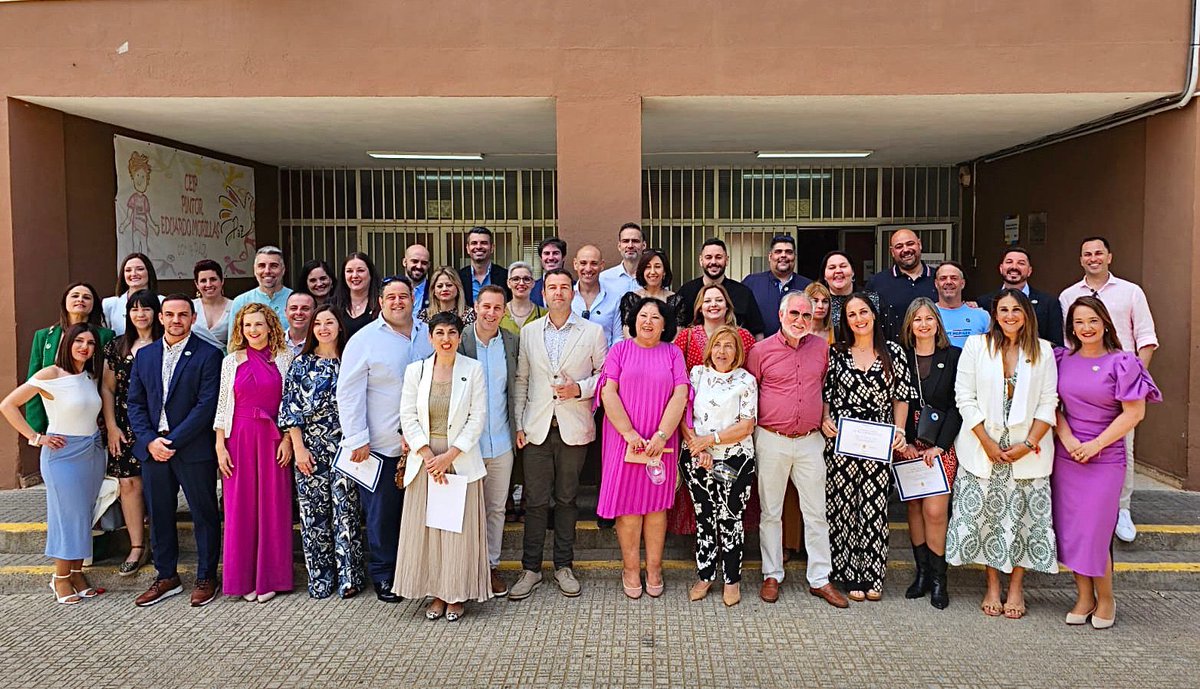 MELILLA_HOY's tweet photo. La promoción 93/94 del Colegio Pintor Eduardo Morillas celebra su 30 aniversario desde que abandonaron el centro con un emotivo reencuentro
https://t.co/bVUtFzajj9 https://t.co/IVuoOZvtzG