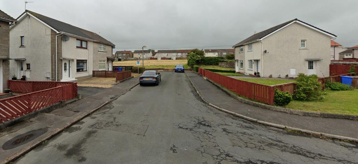 Residents of a Saltcoats street demand council action to fix poor lighting and potholes dlvr.it/T7CPVW 🔗 Link below