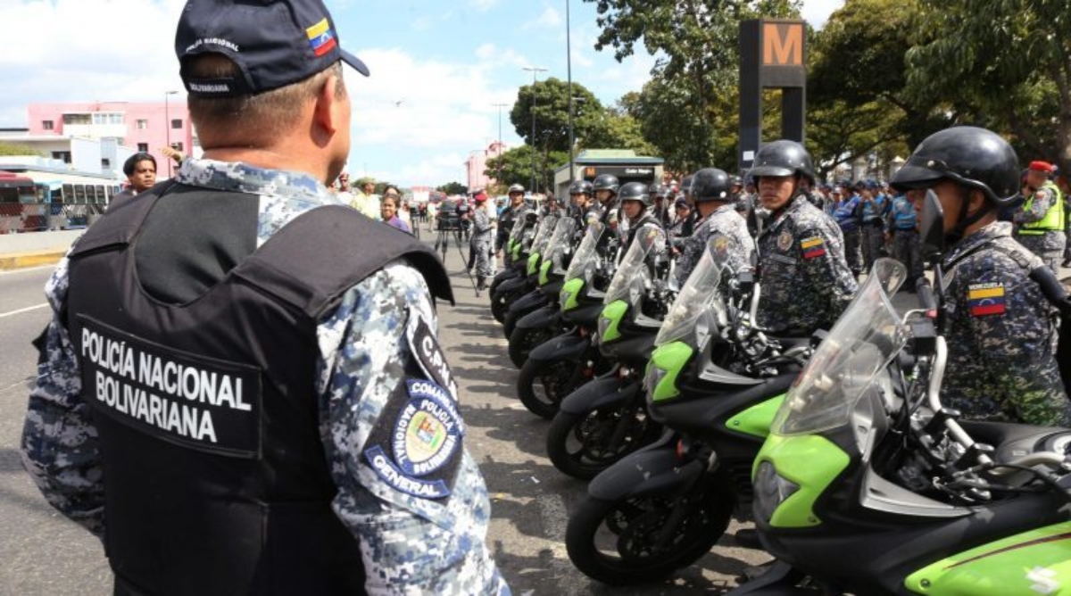 Funcionarios de la PNB firman contra sanciones ilegales radiomiraflores.net.ve/funcionarios-d… #VenezuelaSeCrece #21May