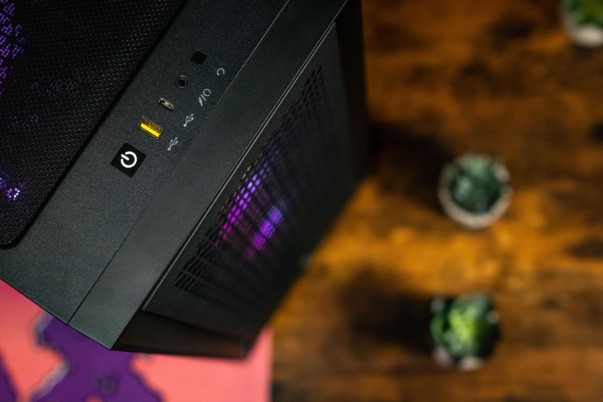 apexgamingpcs's tweet image. 💡TECH TIP:  When it&apos;s storming or raining it&apos;s always good to have a surge protector in case flickering lights cause a blackout in your pc due to short circuits between overhead lines.⚡💻

#Apexgamingpc 
#TechTip  
#PCProtection 
#TechHacks 
#GamingCommunity