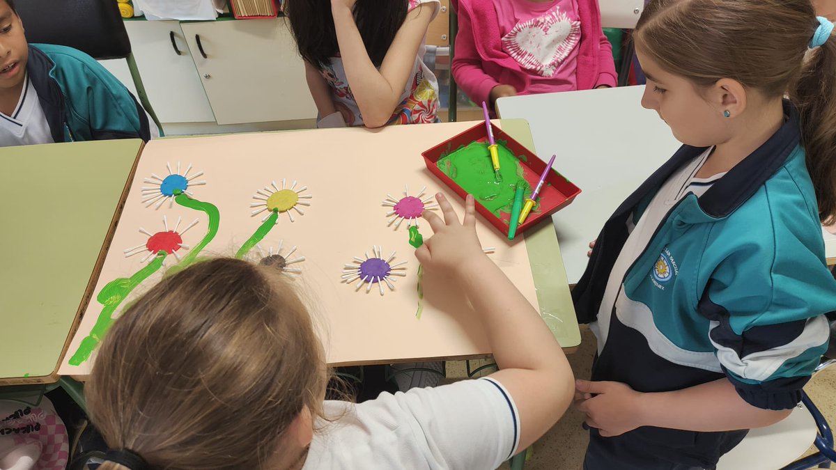 CCsanpascual's tweet photo. Los alumnos de 2°P han compartido una mañana muy divertida con sus compañeros del colegio Príncipe de Asturias👧🏽👦🏼Hemos realizado varios talleres para conocer diferentes formas de aprender adaptadas a la diversidad funcional 🥰 muchas gracias por vuestro cariño y dedicación. https://t.co/SQdvDXF82r