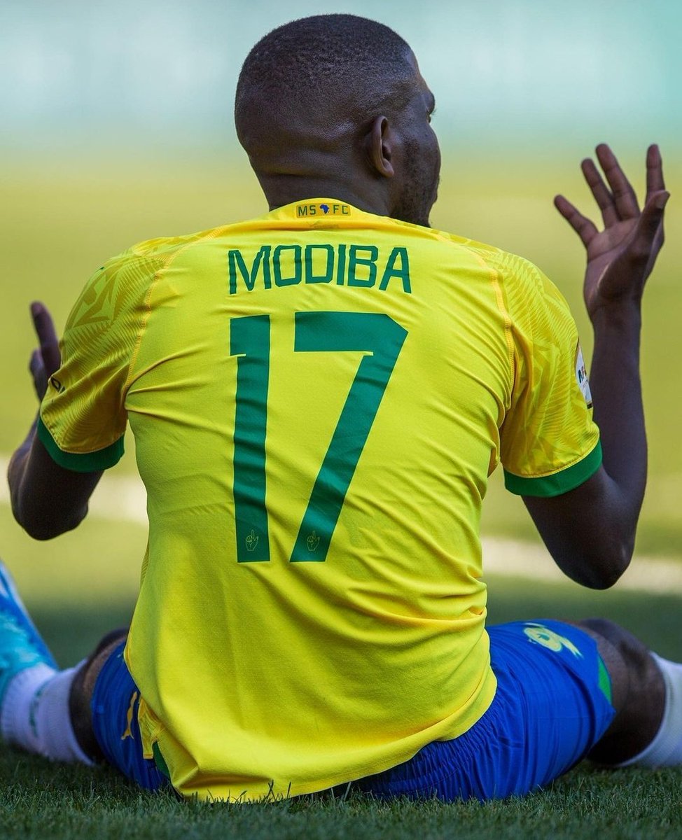 MS_Sharpeville's tweet photo. Just saw some posts that blamed Lebusa and Modiba, so people are scapegoating because their favourites did not clear the ball well enough? Which side did the goal come from?
#Sundowns 👆#DStvPrem #7InARow #Champ7ons #TSGSUN https://t.co/iwDO7OeOe4
