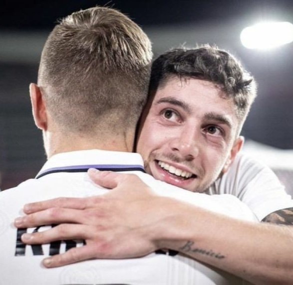 🚨 Fede Valverde on IG: 

“I guess when we were kids we all had an idol. The one we admired, the one we saw on TV and thought 'I want to be like that'. And if we were children with a lot of imagination, we could dream that we were playing ball with that idol, which was distant,