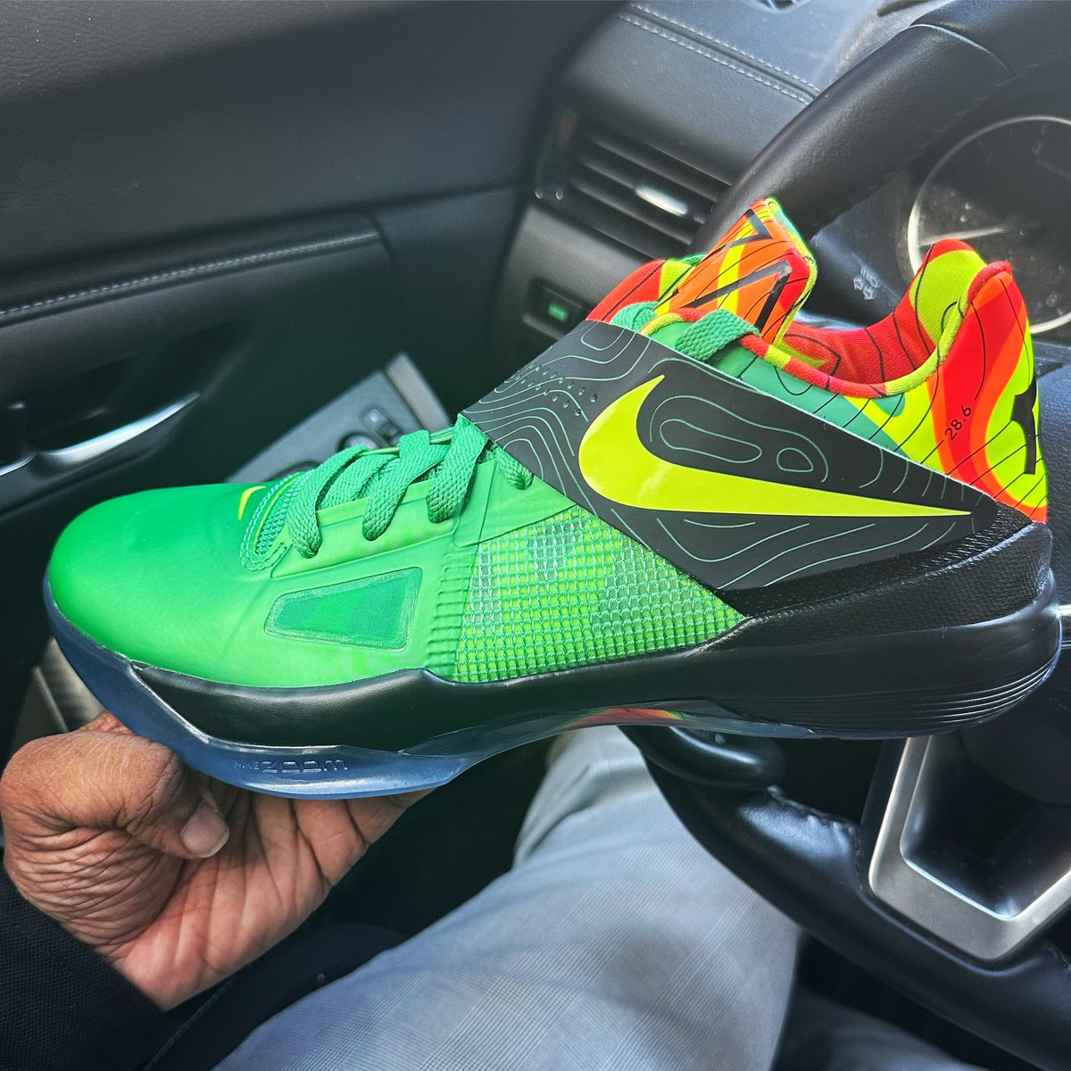 2011 me is loving life right now! Believe me, you just had to be there lol. The sneaker game just ain’t the same. Nike KD 4 “Weatherman” #Sneakers #Kicks #KD #SNKRS #WDYWT #WOMFT  #WearYourSneakers #KOTD #WearYourKicks #SNKRSLiveHeatingUp #Sneakerhead #YourSneakersAreDope #Nike