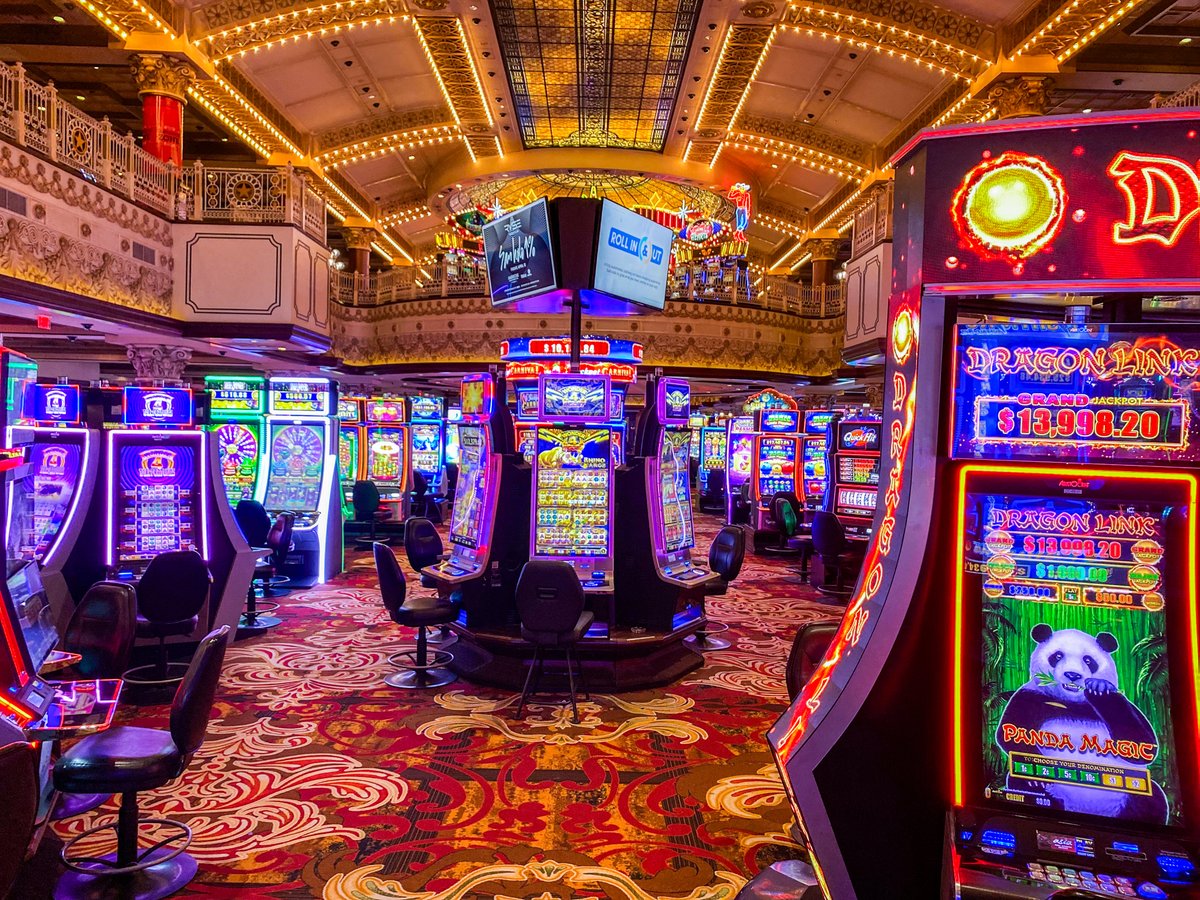 You just walked in, which machine are you going to first ❓🎰❓