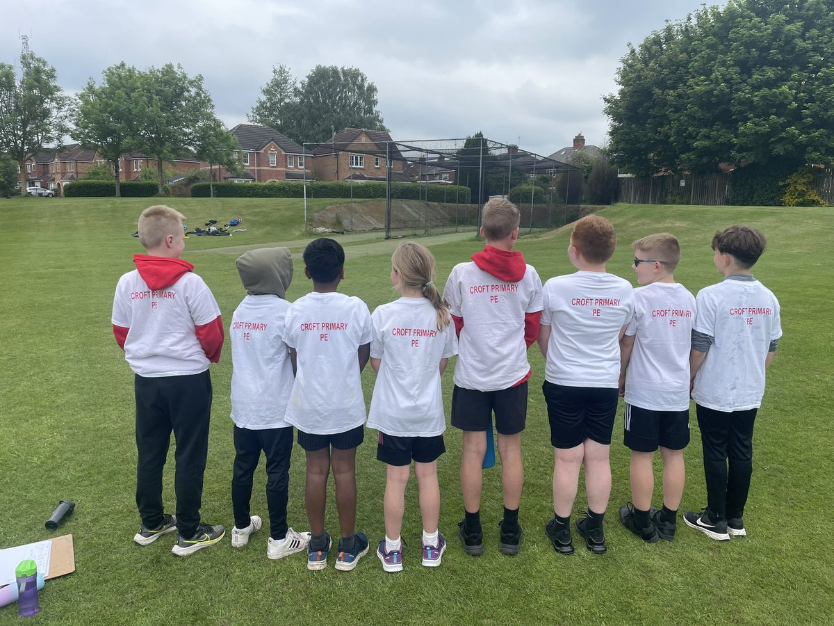🏏Year 5/6 CRICKET 🏏

For some of the the team today, it was their first time playing in a competitive game. They finished 6th overall out of 13 schools. The children represented the school brilliantly. Well done to you all and thank you to Mr Hardy for coaching them today 👏👏