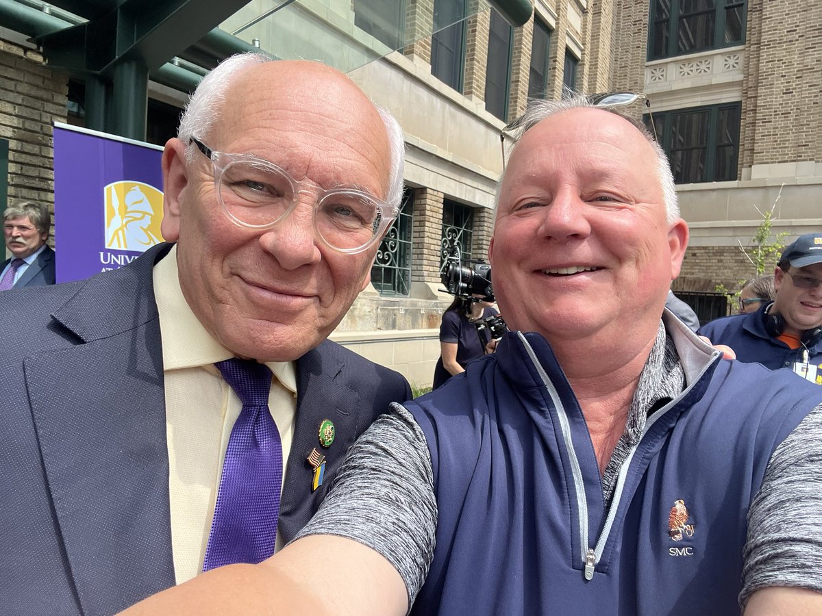 Ribbon-cutting for new @UAlbany College of Nanotechnology, Science, and Engineering (CNSE) on downtown campus. Terrific blend cutting-edge tech & historic preservation. @HavidanUAlbany @CarolKimUAlbany @KeshUAlbany @SUNYChancellor @SUNY And my signature selfie w/ @RepPaulTonko