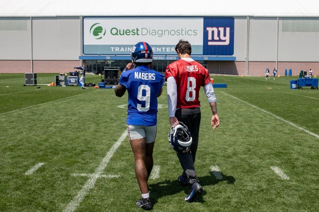 They made sure to get these pics out! #Giants100