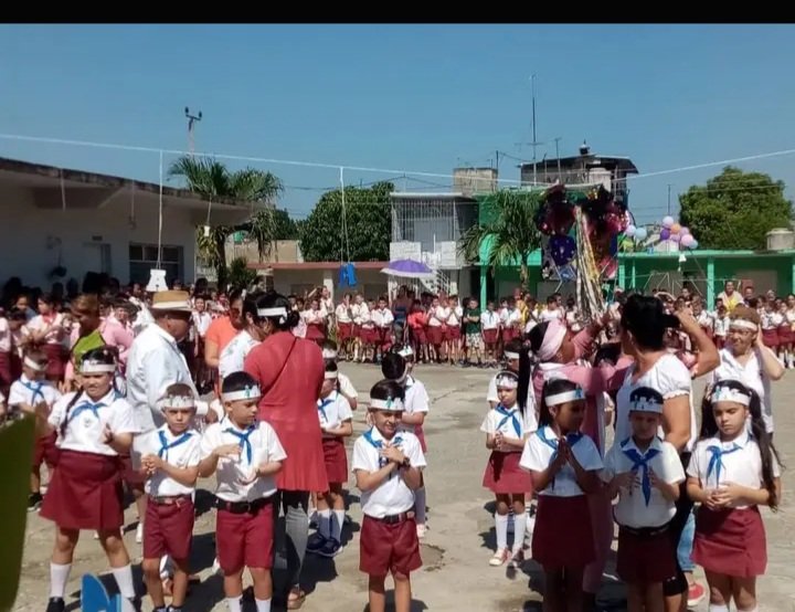 Celebra el municipio #Taguasco Festival Municipal, Ya sé Leer y Calcular en la Institución Educacional III CONGRESO. #Cuba #SanctiSpíritusEnMarcha @DeivyPrezMartn1 @DiazCanelB @AlexisLorente74 @yan46609