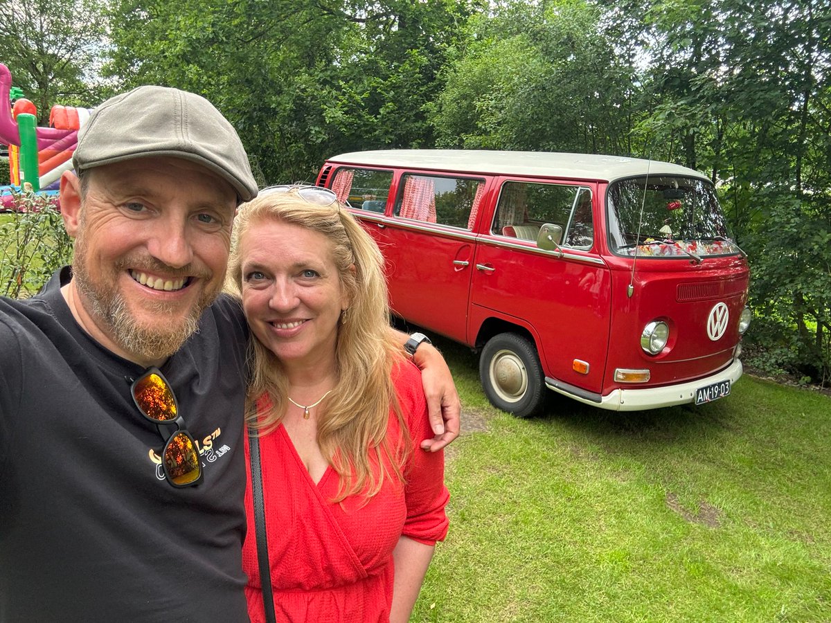 Heel veel liefde...#RODEROOS #LIEFDE #VWLOVE #VWLIFE #STIJLVOLKAMPEREN #SFEERVOLKAMPEREN #RETROCAMPER #VINTAGEVANS #VWT2 #TEHUUR #RELAX