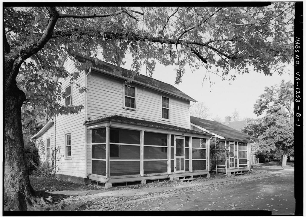 The ACHP voted last week to approve the issuance of a Program Comment for historic housing at @USArmy installations nationwide built prior to 1919, covering about 867 homes on 19 installations in 14 states. Read more: achp.gov/news/achp-memb… Photo: Ft. Myer, VA, @librarycongress