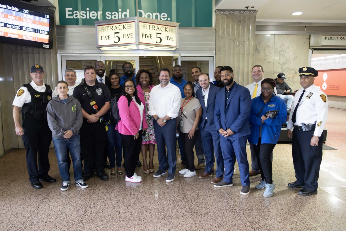 Mayor Ras J. Baraka and Director of Homeless Services Luis Ulerio hosted a visit by @USICHgov Exec. Dir. Jeff Olivet and its Sr. Regional Adviser, Nichele Carver. The group discussed Newark's measures to create solutions to the issues of residents without addresses.