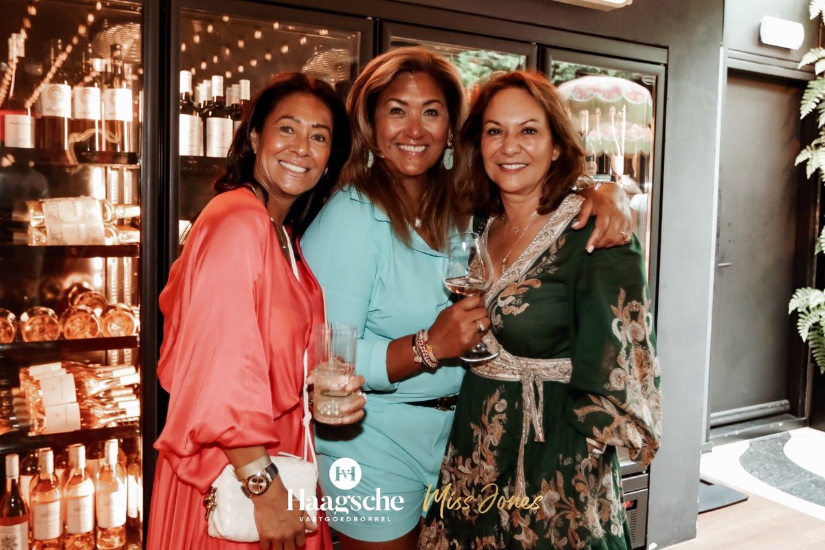 Haagsche Vastgoedborrel, 3e editie groot succes. Ruim 450 relaties bezochten #missjones voor hapje, drankje en te netwerken.

#verbinden #vastgoed #realestate