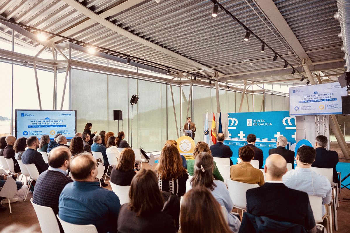 CAFIgalicia's tweet photo. 🇪🇺Hoxe participamos no acto de recoñecemento dos centros galegos con acreditación #ErasmusPlus como mostra do compromiso coa internacionalización dos centros educativos para a mellora da calidade.
Cc/ @EduXunta @sepiegob
#FormacionDoProfesorado #RedeDeFormacion #CAFI_ERASMUS https://t.co/5L2CANmwvT
