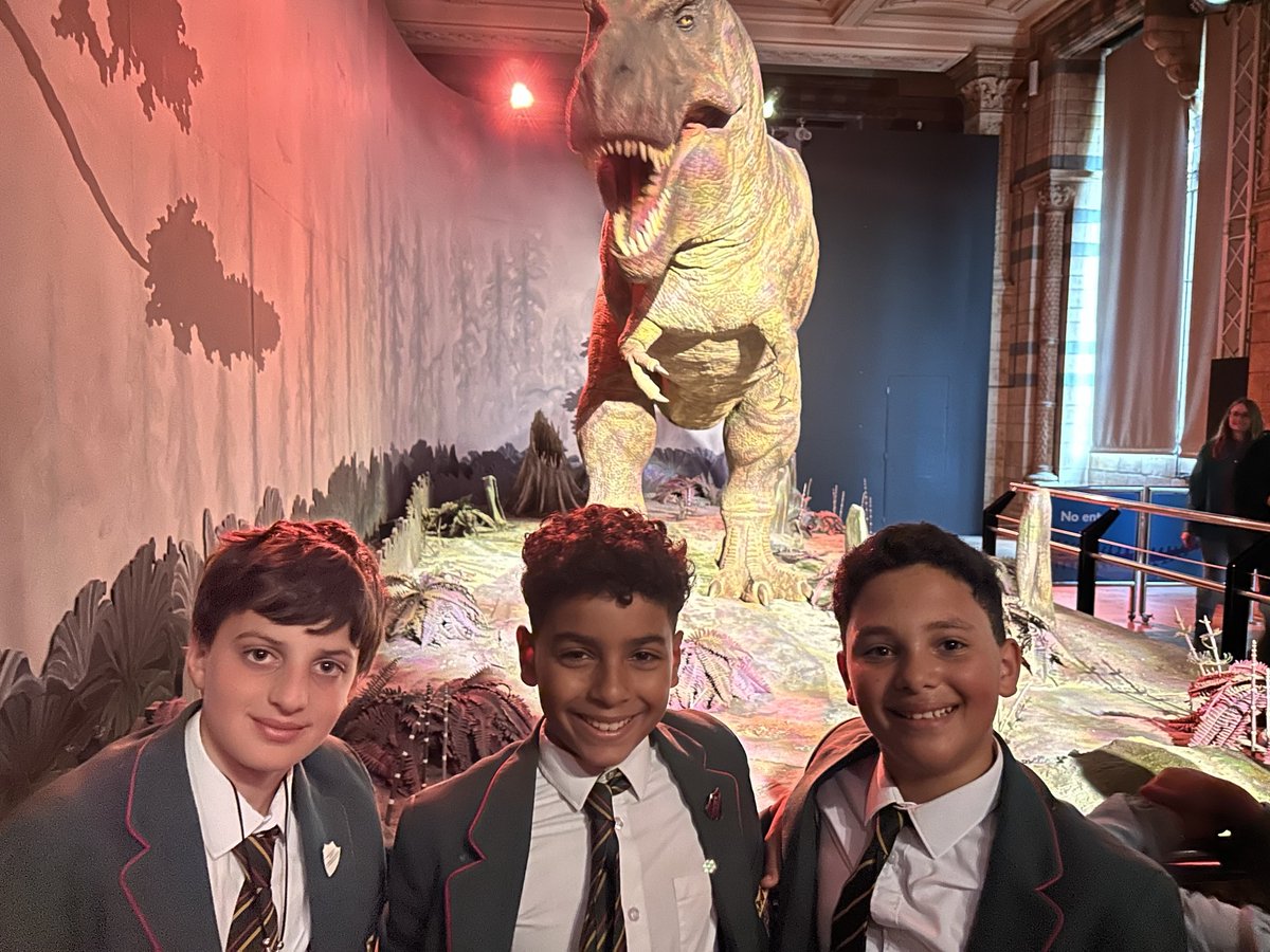 🦕 Year 6 spent the day exploring the wonders of the past at the Natural History Museum! 🌿🔍 
Science came to life as they roamed through dinosaur exhibits and uncovered the mysteries of Earth's history.

#SchoolTrip #NaturalHistoryMuseum #Science