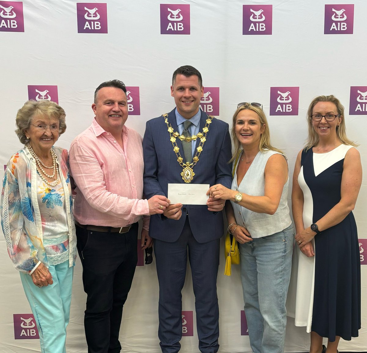 RosabelsRooms (@rosabelsrooms) on Twitter photo Huge thanks to Mayor of Galway <a href="/EddieHoareFG/">Cllr. Eddie Hoare</a> for helping us to continue to provide financial & therapeutic support to bereaved parents & families @rosabelsrooms 🌹<a href="/IrishHospice/">Irish Hospice Foundation</a> 🌻
Thank you also to Mary Bennett & to Lisa Cooley <a href="/AIBIreland/">AIB</a> for hosting this presentation last night Huge thanks to Mayor of Galway <a href="/EddieHoareFG/">Cllr. Eddie Hoare</a> for helping us to continue to provide financial & therapeutic support to bereaved parents & families @rosabelsrooms 🌹<a href="/IrishHospice/">Irish Hospice Foundation</a> 🌻
Thank you also to Mary Bennett & to Lisa Cooley <a href="/AIBIreland/">AIB</a> for hosting this presentation last night