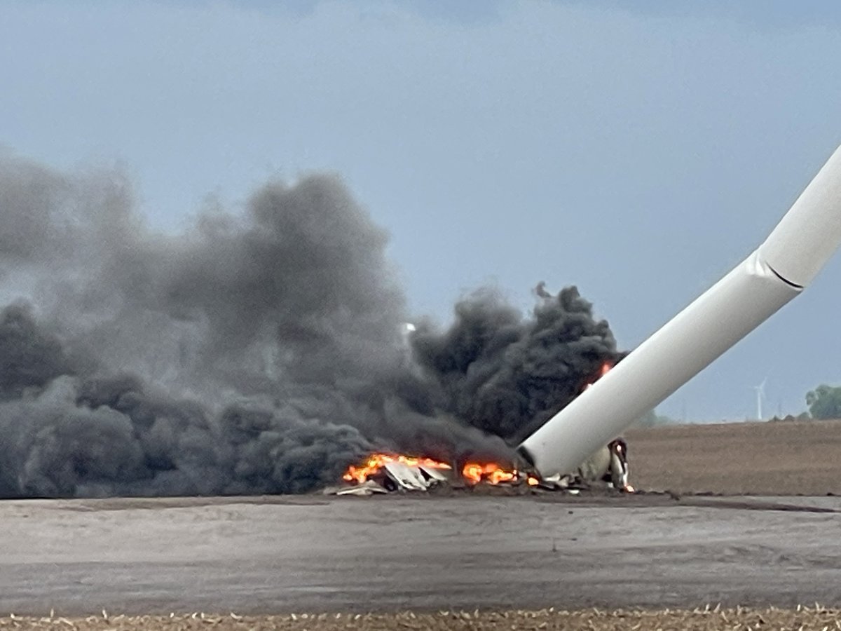 skydrama's tweet photo. Multiple wind turbines have been destroyed by a tornado near Carl, Iowa - one of which is fully involved in fire. #iawx @NWSDesMoines https://t.co/53D6AxEUEF