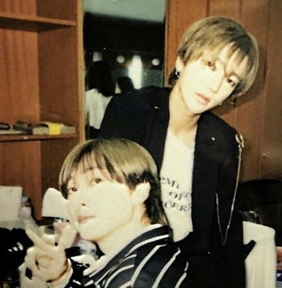 Princ3Midnight's tweet photo. 🖤🖤✌
#yehyuk #Yesung #Eunhyuk https://t.co/spEyl0lhy0