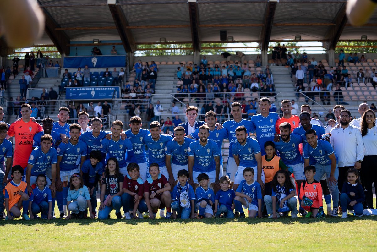 Me gustaría mandar mucho ánimo al <a href="/CDManchegoCReal/">Club Deportivo Manchego</a> ,equipo, afición y toda una ciudad volcada para cumplir el objetivo que finalmente no se ha podido obtener. No me cabe duda de que con la ilusión y ambición que hay cumpliréis otra vez con el objetivo. Os deseo todo lo mejor 💙🤍
