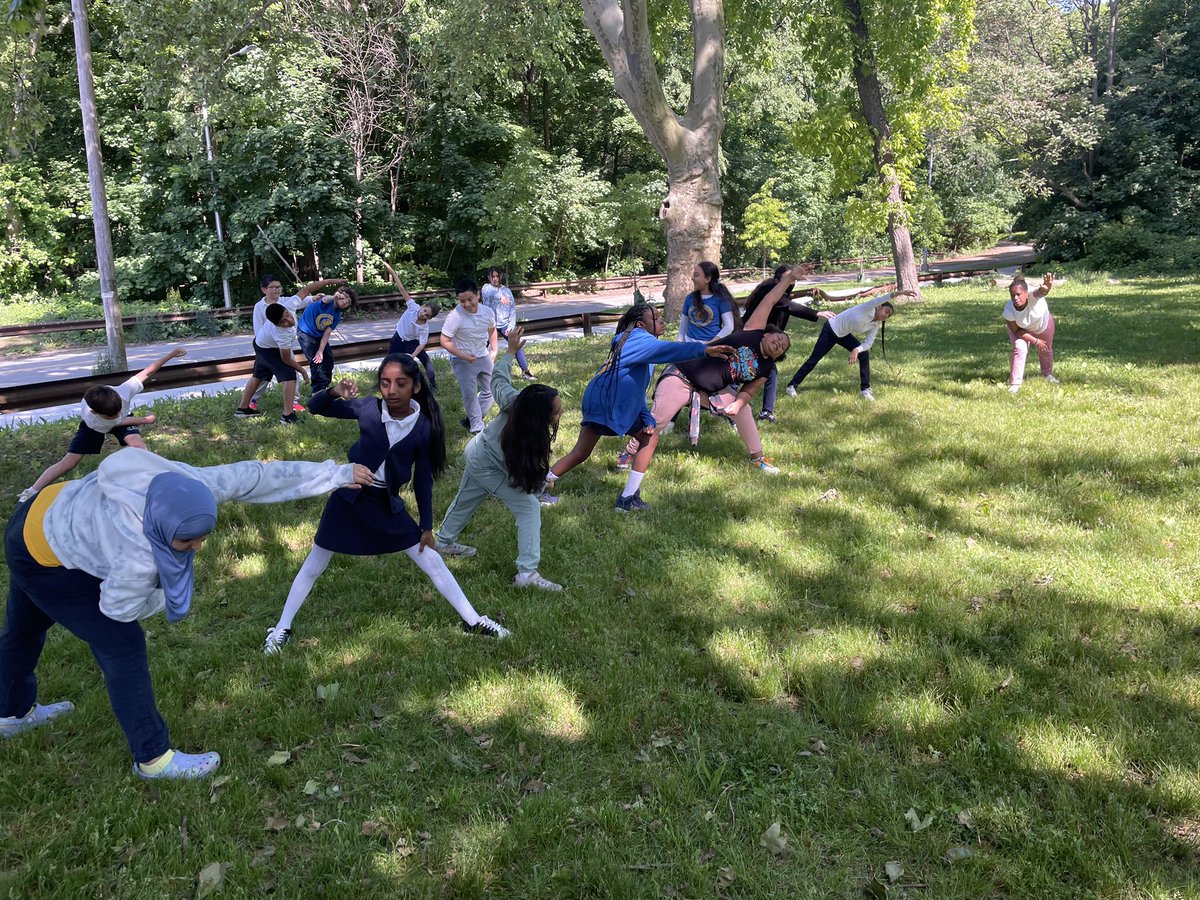 When the sun is shining, so are our @PS66JKO knights! ☀️🏰 Such a glorious day for #yogainthepark 🧘🏽‍♀️🧘🏿🧘🏼‍♂️ #yogainschools #yoga #class402 #mindfulness #SEL @D27NYC @NYCSchools @YMTPP_NYCDOE