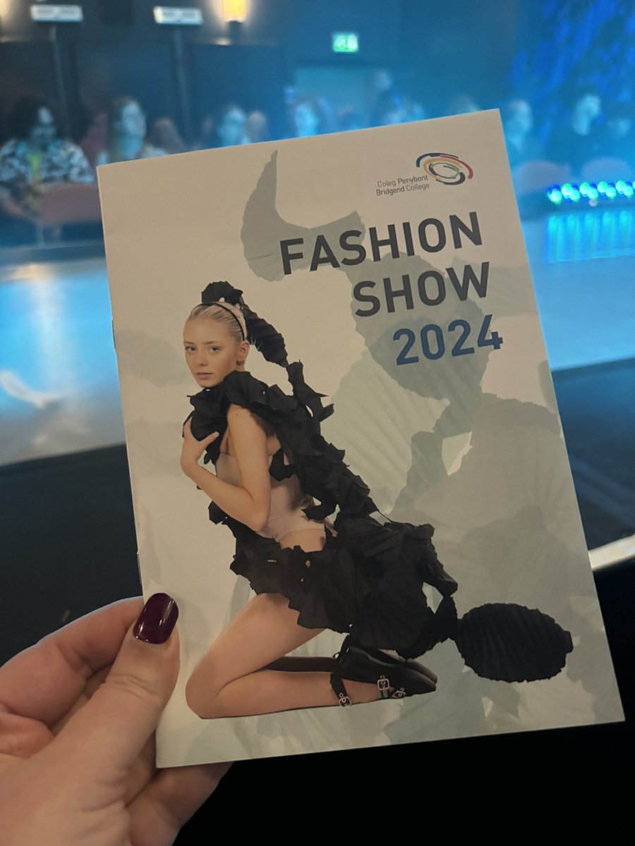 Great work this evening @BridgendCollege #SonyTheatre from the Creative Arts and Hair and Beauty students at the annual fashion show. An amazing collaboration from these exciting departments! Da iawn to all involved! #proud
