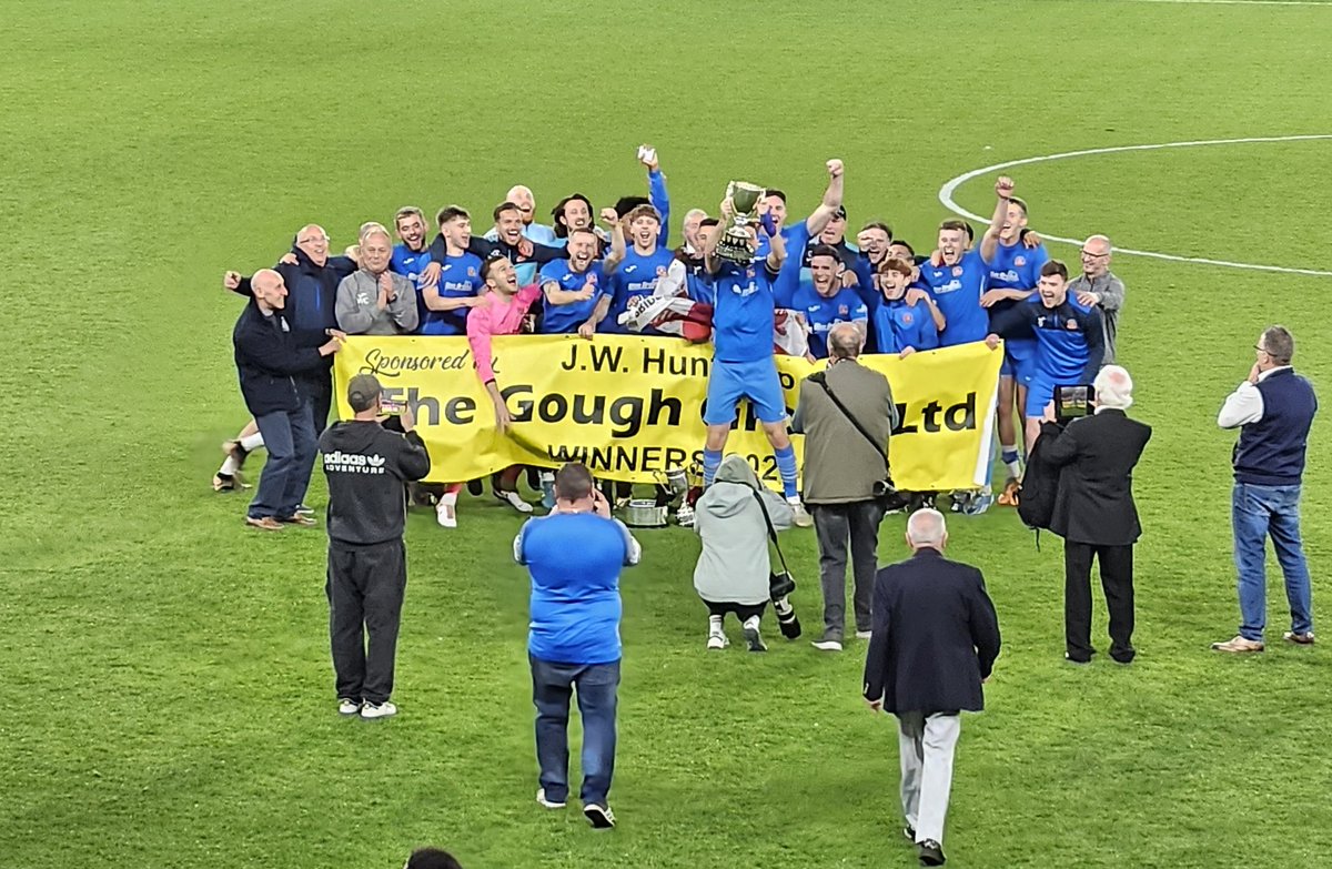 Well done to @lichfieldcityfc. The 98th winners of the JW Hunt Cup Final! Thanks to everyone involved in the cup for another year of fantastic football in aid of Beacon.