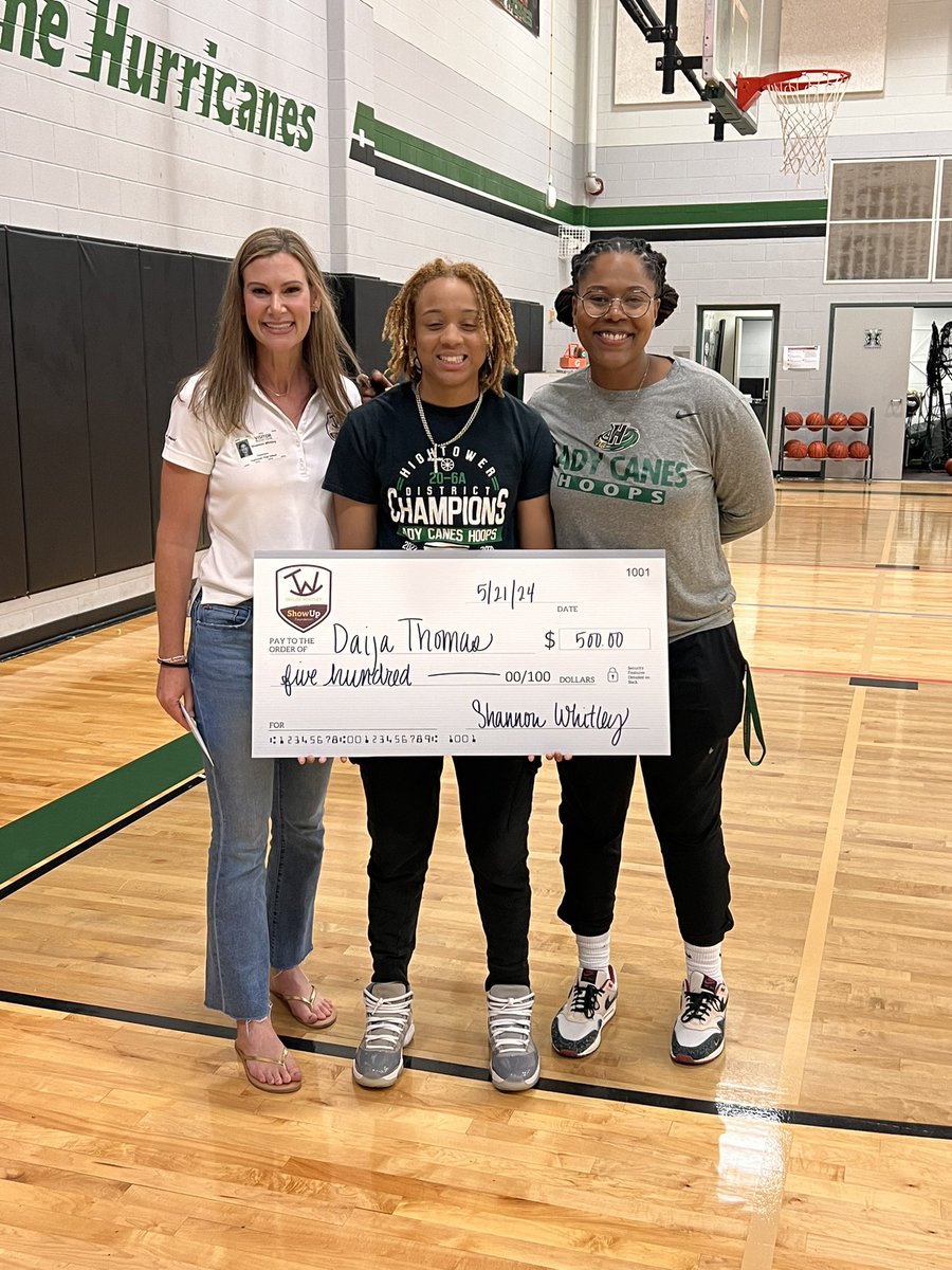 LadyCaneHoops's tweet photo. We want to thank The Taylor Whitley Show Up Foundation for their gracious gift to Daija! Daija you are so deserving of this blessing. Thank you for always showing up, investing every day, and repeating these behaviors daily. Character is what leaves a legacy. So proud! https://t.co/2q3vmBgYQo