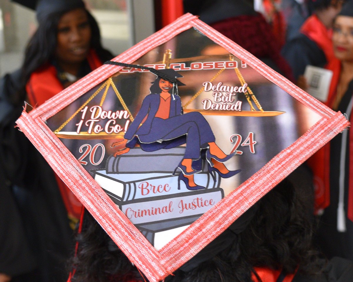 MyBRCC's tweet photo. Hats off to our graduates at BRCC! Take a look at some of the beautiful capπdecorations from todayβs commencement ceremony at #MyBRCC. π»
#BRCCGrad #BRCCProud #MyBRCC https://t.co/pNiOQoMIjs