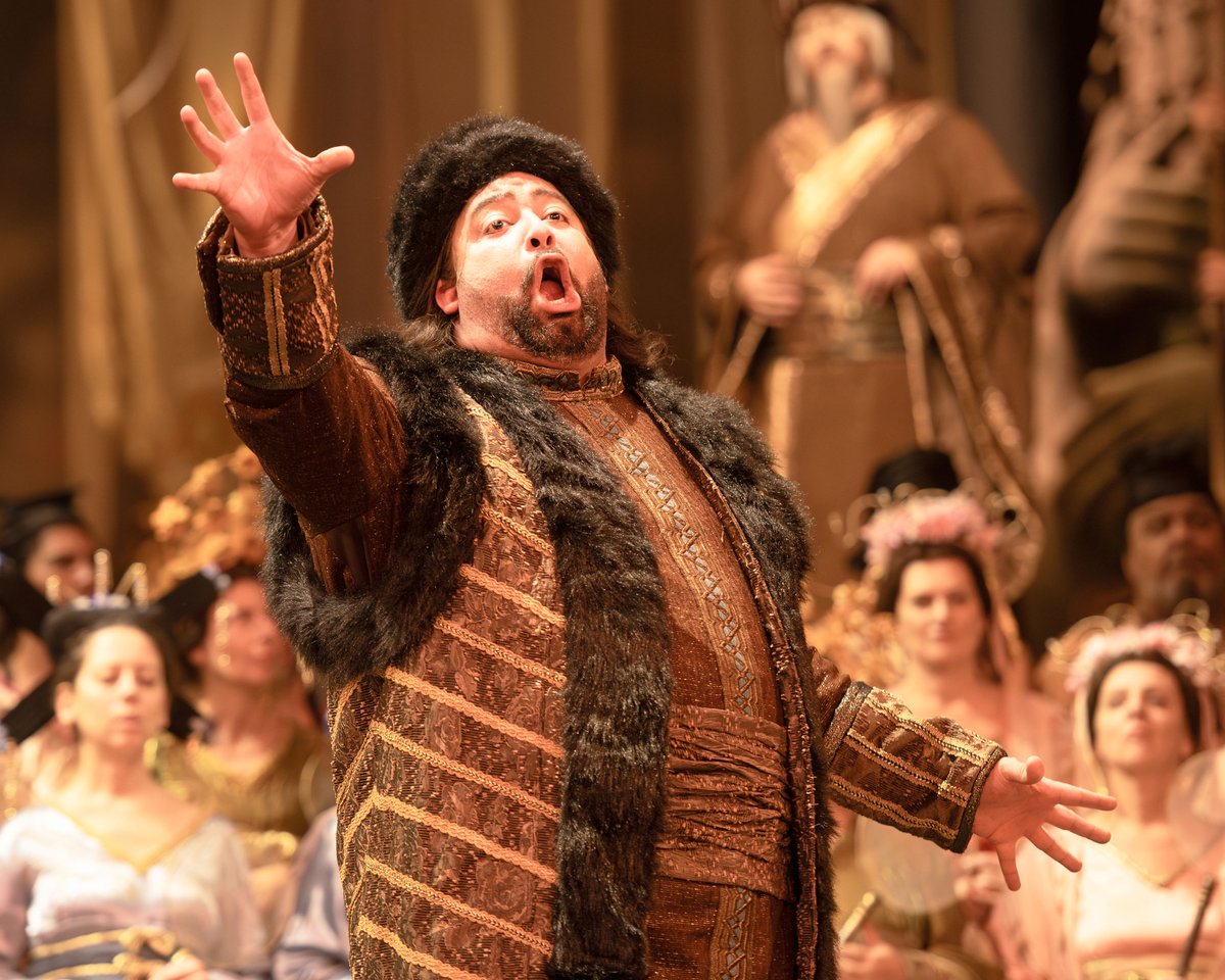 TeatroColon's tweet photo. TURANDOT 🎭 Con entradas agotadas, continúan las funciones de Turandot en la Sala Principal del Teatro Colón. La última obra de Giacomo Puccini se presenta en el centenario de la muerte de su autor.  
#iicbaires #ITisCreativity #beIT #divinaitalia https://t.co/wBcqofNnwt